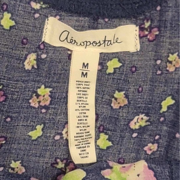 Medium Floral Blue Sleeveless Top - Picture 6 of 15